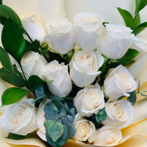 Luxury 15 White Roses | Florabella  باقة فاخرة من 15 وردة بيضاء | فلورابيلا