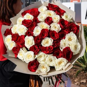 50 Red and White Roses from Flounet  50 وردة حمراء وبيضاء من فلونيت