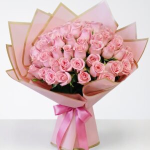 50 Pink Roses Bouquet  symbolize love  باقة من 50 وردة وردية ترمز إلى الحب