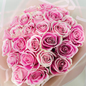 25 Pink Roses Bouquet  symbolize love  باقة من 25 وردة وردية ترمز إلى الحب