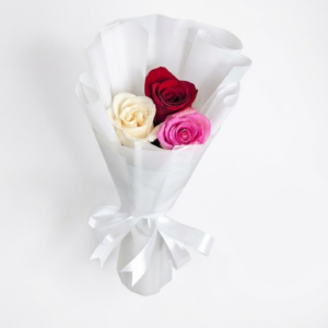 3 Mix Roses Wrapping Teacher's day Special ( باقة 3 وردات مشكلة – خاصة بيوم المعلم)