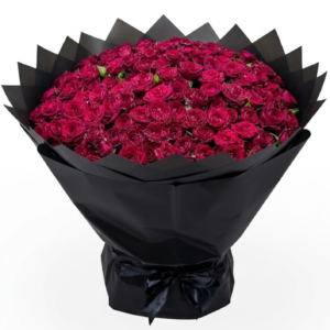 50 Red Baby Rose Bloom with Black Wrapping ( 50 ورده بيبي جوري أحمر مع تغليف أسود)