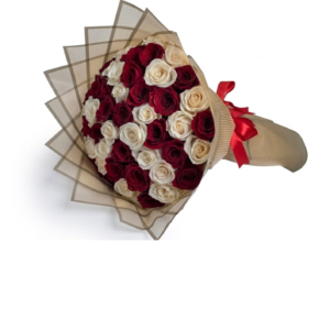 50 Red Rose White Rose Golden Wrapping (بوكيه مكون من 50 وردة حمراء وبيضاء بغلاف ذهبي)