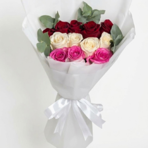 12 Mix Roses White Wrapping ( Teacher's Day Specail) 12 وردة مشكلة بتغليف أبيض (خاص بيوم المعلم)