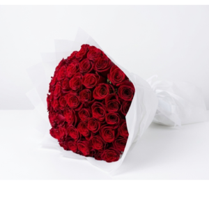 50 Red Rose White Wrapping ( بوكيه 50 جوري أحمر بتغليف أبيض)
